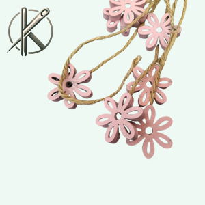 Rózsaszín fa virág madzaggal