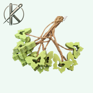 Zöld fa pillangó madzaggal