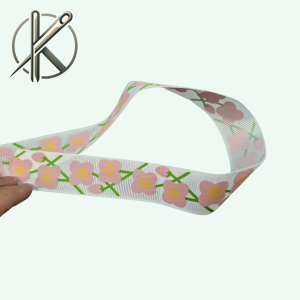 Fehér alapon virágos ripsz szalag 26mm